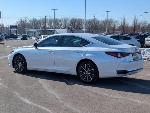 2024 Lexus ES 300h Luxury