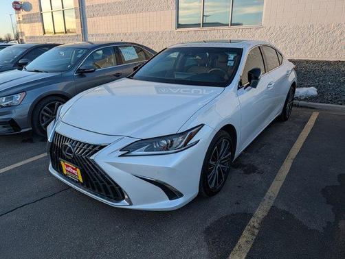 2024 Lexus ES 300h Luxury