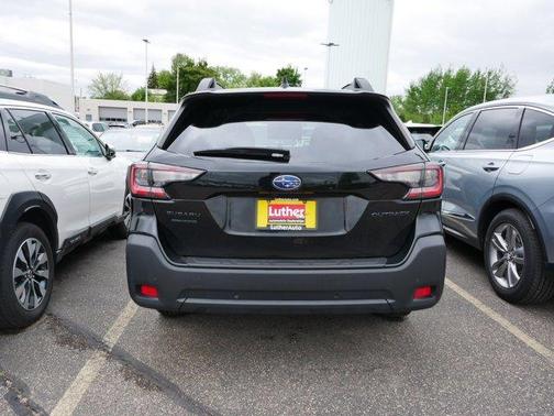 Crystal Black Silica 2024 Subaru Outback Onyx Edition