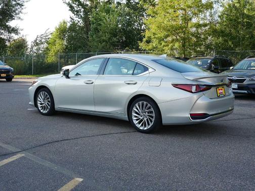 2020 Lexus ES 300h Luxury