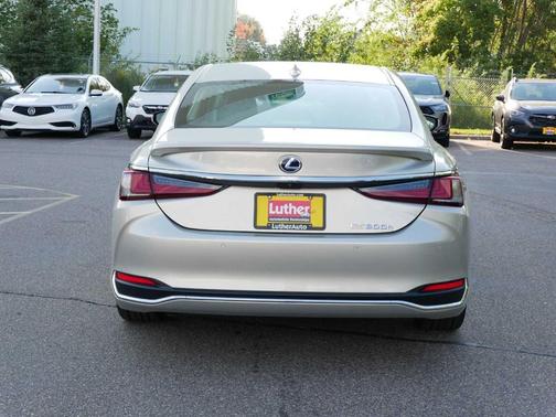 2020 Lexus ES 300h Luxury