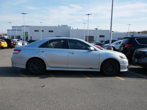 Classic Silver Metallic 2011 Toyota Camry SE