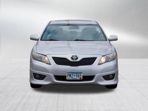 Classic Silver Metallic 2011 Toyota Camry SE