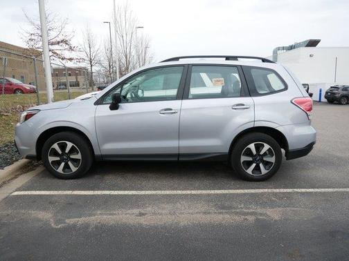Ice Silver Metallic 2018 Subaru Forester 2.5i