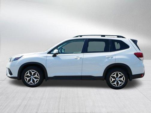 Crystal White Pearl 2024 Subaru Forester Premium