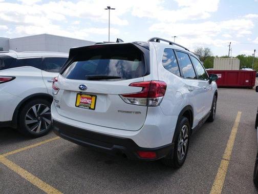 Crystal White Pearl 2024 Subaru Forester Premium