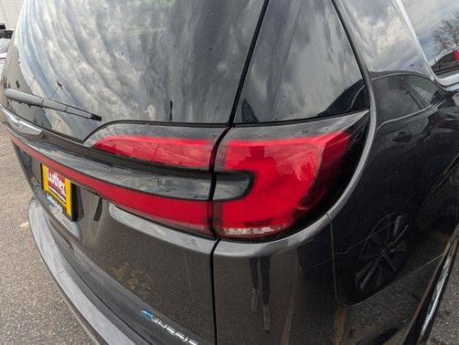 Granite Crystal Clearcoat Metallic 2022 Chrysler Pacifica Hybrid Pinnacle