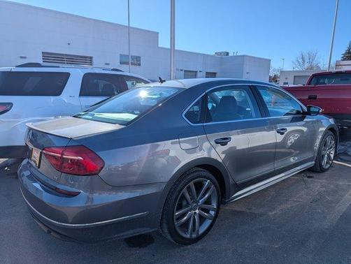 2016 Volkswagen Passat 1.8T R-Line w/ Comfort