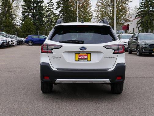 Crystal White Pearl 2024 Subaru Outback Limited