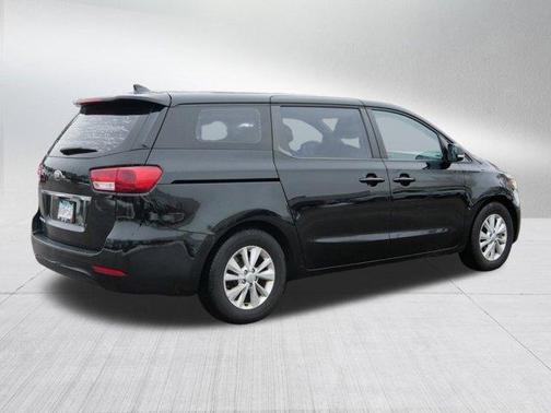 2016 Kia Sedona L