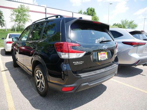 2022 Subaru Forester Premium