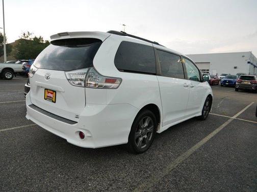 2020 Toyota Sienna SE