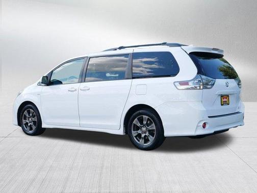 2020 Toyota Sienna SE