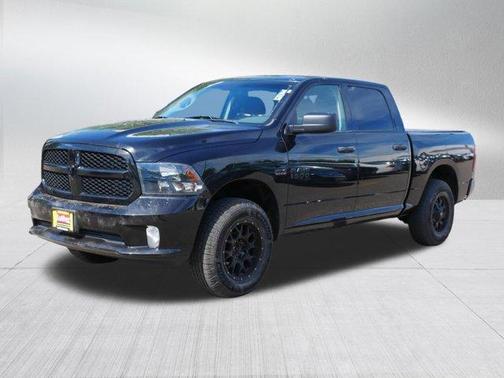 Brilliant Black Crystal Pearlcoat 2018 RAM 1500 Express