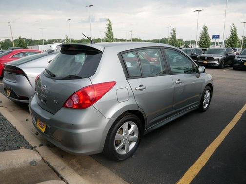2010 Nissan Versa 1.8 SL