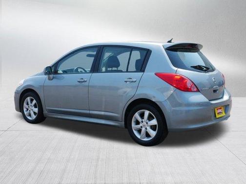 2010 Nissan Versa 1.8 SL