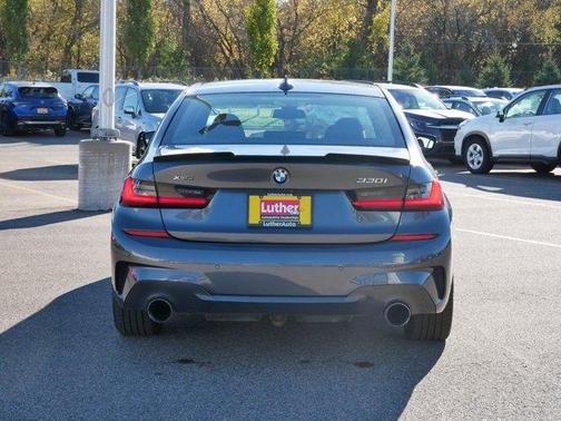 2019 BMW 330 i xDrive