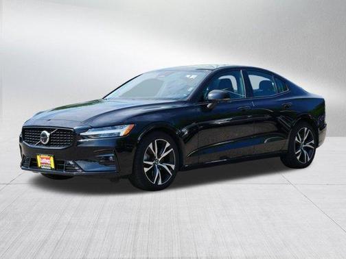2024 Volvo S60 B5 Plus Dark Theme