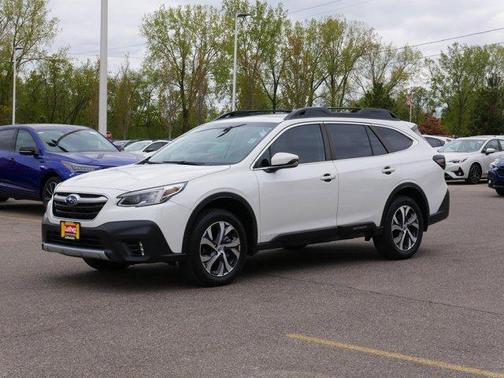 Crystal White Pearl 2022 Subaru Outback Limited