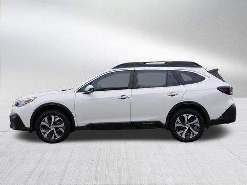 Crystal White Pearl 2022 Subaru Outback Limited