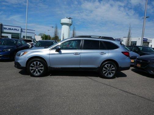 Ice Silver Metallic 2017 Subaru Outback 3.6R Limited
