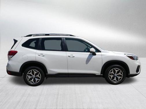 Crystal White Pearl 2019 Subaru Forester Premium