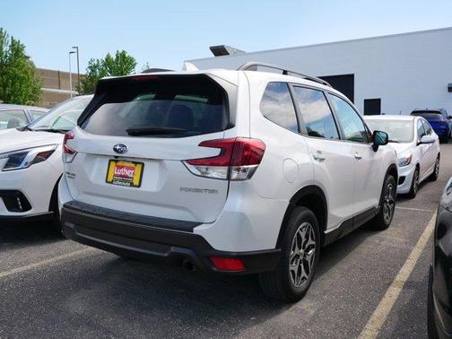 Crystal White Pearl 2019 Subaru Forester Premium