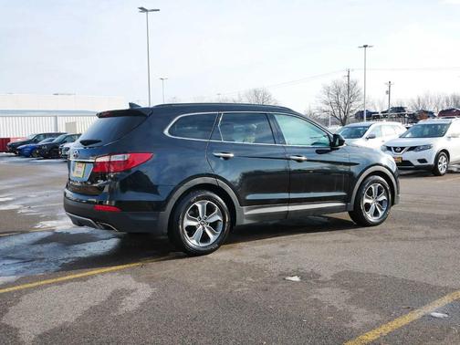 2016 Hyundai SANTA FE SE