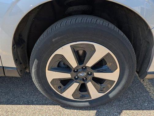 Ice Silver Metallic 2018 Subaru Forester 2.5i