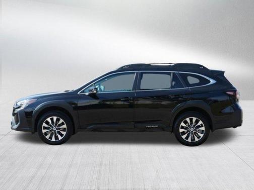 Crystal Black Silica 2023 Subaru Outback Limited