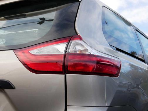 2015 Toyota Sienna L