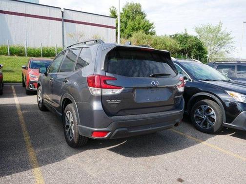 Magnetite Gray Metallic 2023 Subaru Forester 2.5i Premium