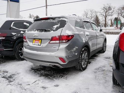 2017 Hyundai SANTA FE SE