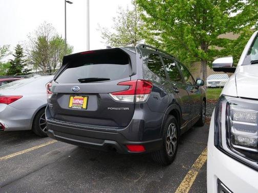 Magnetite Gray Metallic 2023 Subaru Forester Premium