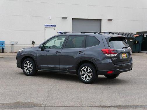 Magnetite Gray Metallic 2023 Subaru Forester Premium