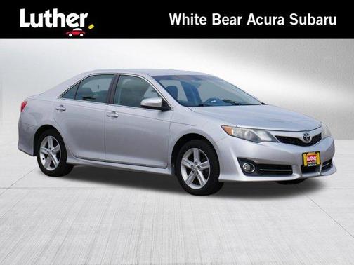 Classic Silver Metallic 2014 Toyota Camry SE