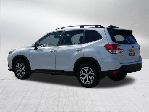 Crystal White Pearl 2024 Subaru Forester Premium