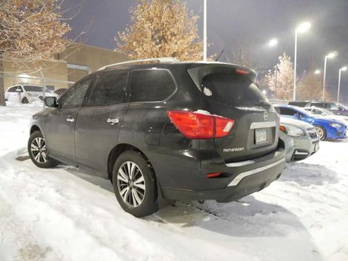 2017 Nissan Pathfinder S