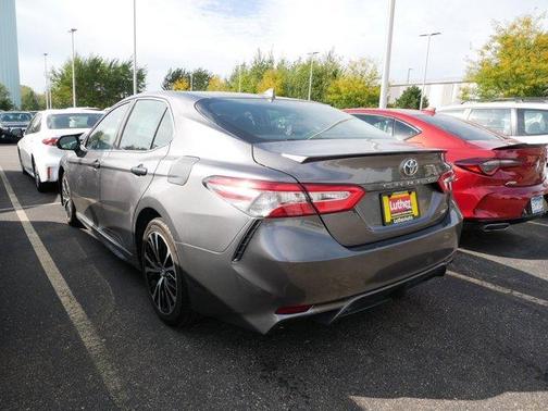2020 Toyota Camry SE