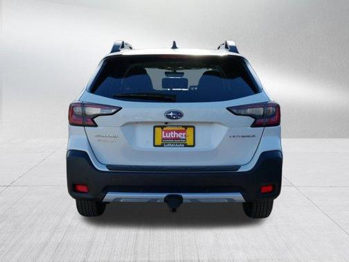Crystal White Pearl 2023 Subaru Outback Limited
