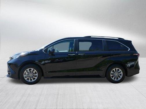 Midnight Black Metallic 2025 Toyota Sienna XLE