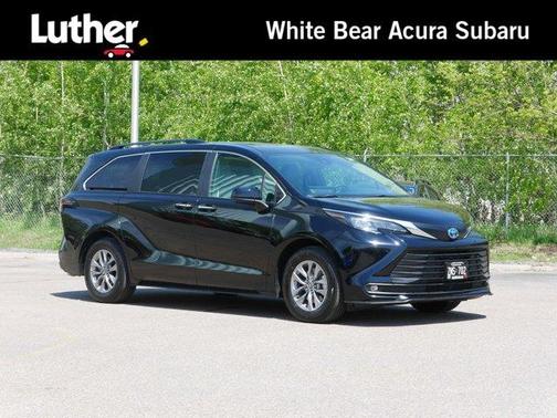 Midnight Black Metallic 2025 Toyota Sienna XLE