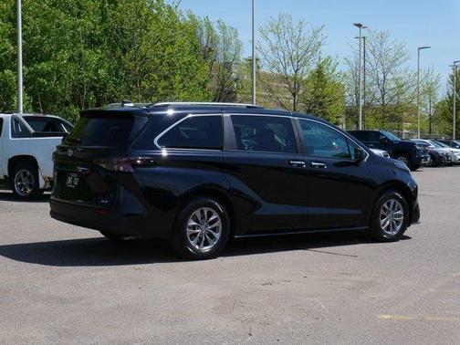 Midnight Black Metallic 2025 Toyota Sienna XLE