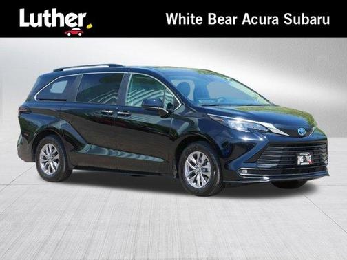Midnight Black Metallic 2025 Toyota Sienna XLE