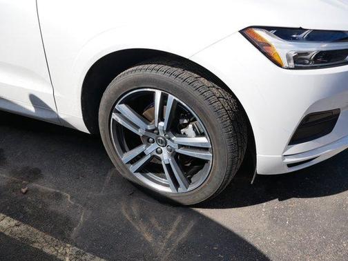 2020 Volvo XC60 T5 Momentum