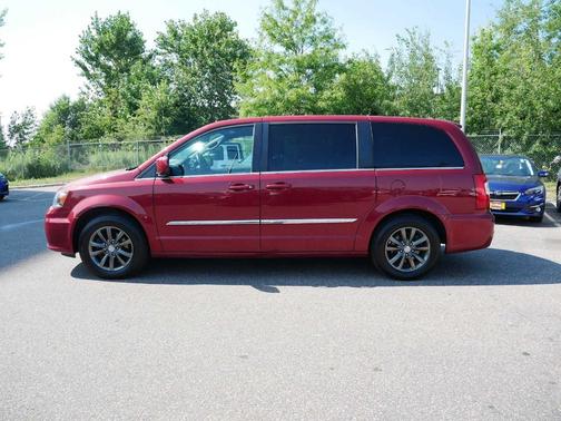 2015 Chrysler Town & Country S