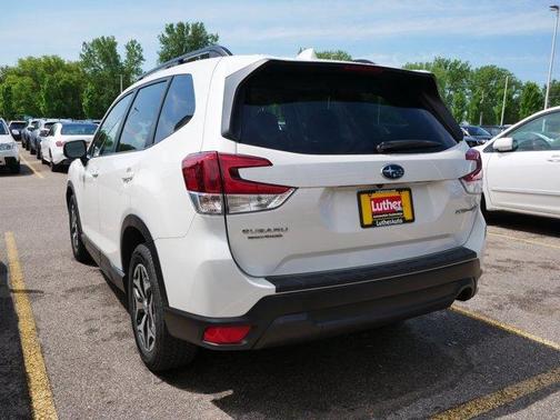 Crystal White Pearl 2020 Subaru Forester Premium