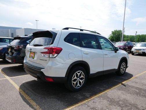 Crystal White Pearl 2020 Subaru Forester Premium