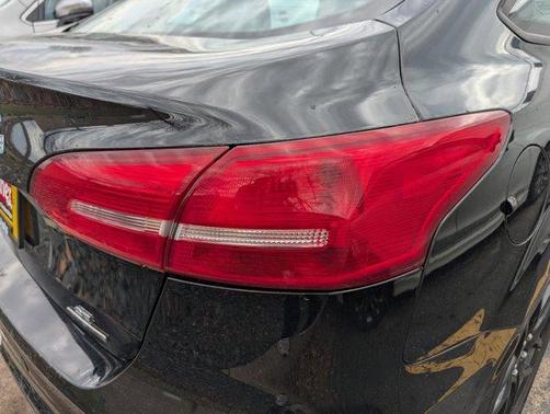 Shadow Black 2016 Ford Focus SE