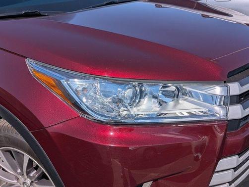 Ooh La La Rouge Mica 2019 Toyota Highlander XLE